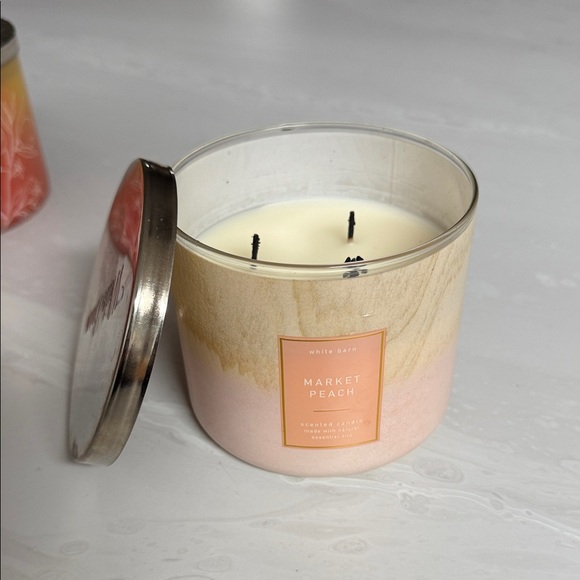 White Barn Market Peach Candle with Cream and Pink Design - Picture 1 of 2